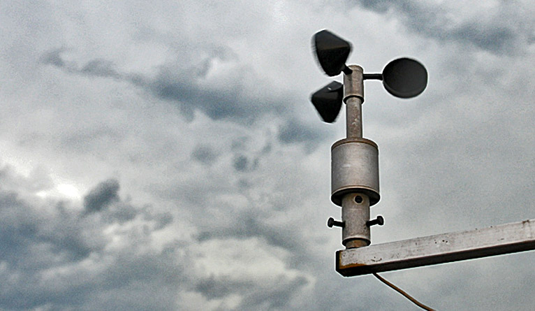 Orkan Ciaran uderzył w Zjednoczone Królestwo i wyspy na kanale La Manche. Doszło do podtopień i powodzi. Występują wichury.