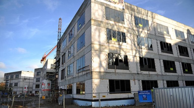 Firma Skanska z Warszawy, która ma dokończyć budowę szczecińskiego Technoparku, przejmie w piątek plac budowy.