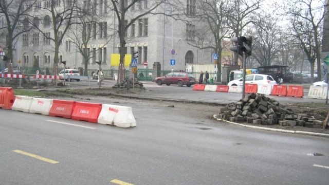 Kłopoty na Piastów. Wykonawca zamknął ostatni przejazd