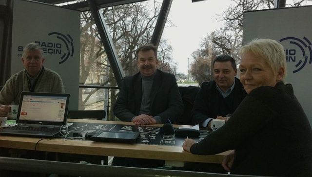 Goście Kawiarenki o zakazie reklamowania OFE. Kochan broni decyzji rządu