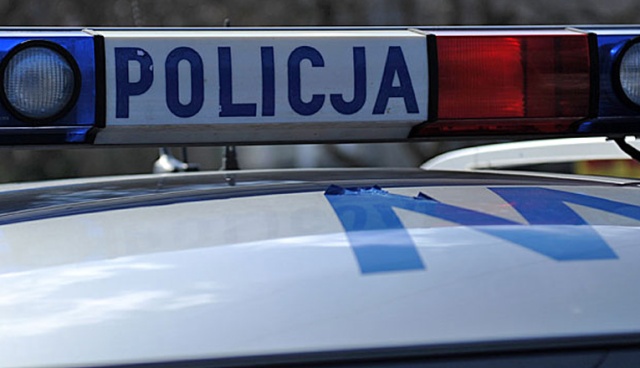 Czworo wyziębionych i odurzonych alkoholem dzieci znaleźli policjanci w domu w miejscowości Zwiernik na Podkarpaciu. Opiekowali się nimi pijani dorośli - informuje TVN24.pl.