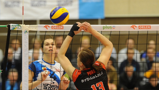 Liderujące w Orlen Lidze siatkarki Chemika Police wygrały na wyjeździe z ostatnim w tabeli Pałacem Bydgoszcz 3:0 (25:19, 25:18, 25:20).