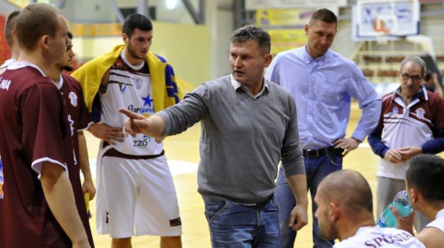 Koszykarze Spójni Stargard Szczeciński przegrali w sobotę kolejny mecz rozgrywek o mistrzostwo I ligi.
