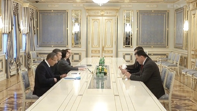Prezydent Ukrainy Wiktor Janukowycz zaproponował jednemu z liderów opozycji Arsenijowi Jaceniukowi objęcie stanowiska premiera, a Witalijowi Kliczce stanowisko wicepremiera ds. nauki i kultury - poinformowała agencja Interfax-Ukraina.