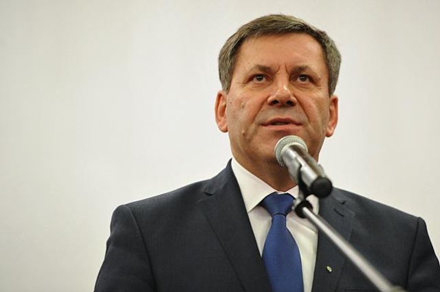 Polskie Stronnictwo Ludowe chce, by rząd zajął się projektem ustawy zakazującej sprzedaży śmieciowej żywności w przedszkolach, podstawówkach i gimnazjach.