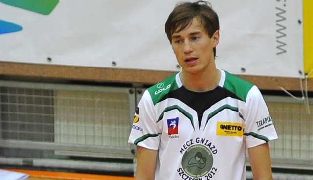 Świeżo upieczony mistrz olimpijski z Soczi - Kamil Stoch regularnie odwiedza Szczecin. Skoczek narciarski od trzech lat bierze udział w charytatywnym, siatkarskim Meczu Gwiazd.