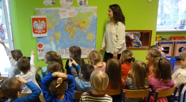 Studenci z zagranicy uczą szczecińskie przedszkolaki. Do końca marca wolontariusze, którzy przyjechali do Szczecina w ramach programu wolontariatu organizowanego przez międzynarodową studencką organizację AIESEC, będą pracować w pięciu przedszkolach.