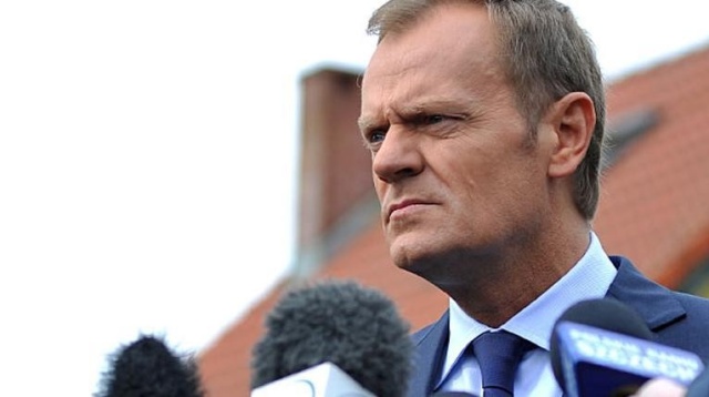 Zostaję w Polsce, bo jestem zainteresowany tym, co tutaj się dzieje - tak mówi premier Donald Tusk i dementuje doniesienia o ubieganiu się o ważne stanowiska w Unii Europejskiej.