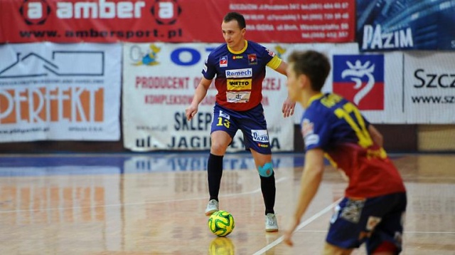 Halowi piłkarze Pogoni 04 wygrali w Pyskowicach w kolejnym meczu rozgrywek o mistrzostwo Polski. W niedzielę szczecinianie pokonali Remedium 4:1.