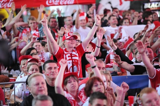 Niemcy, Gruzja, Szkocja, Gibraltar i Irlandia - to drużyny, z którymi o występ w Mistrzostwach Europy 2016 w piłce nożnej będzie walczyć Polska. Losowanie odbyło się w niedzielę w południe w Nicei.