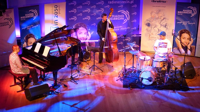Pianista jazzowy Michał Wróblewski zagrał w Radiu Szczecin. W środę wieczorem, w ramach 13 edycji Zmagań Jazzowych, wystąpił w studiu koncertowym S-1 wraz ze swoim trio.