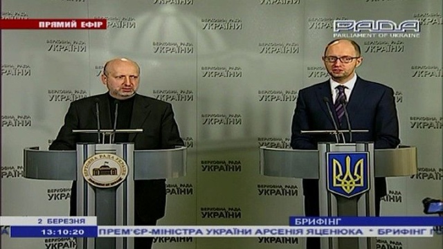 Sytuacja na Krymie jest napięta. Według agencyjnych informacji, doszło tam już do kilku incydentów. Premier Ukrainy Arsenij Jaceniuk powiedział na konferencji prasowej, że sytuacja jest na krawędzi katastrofy.