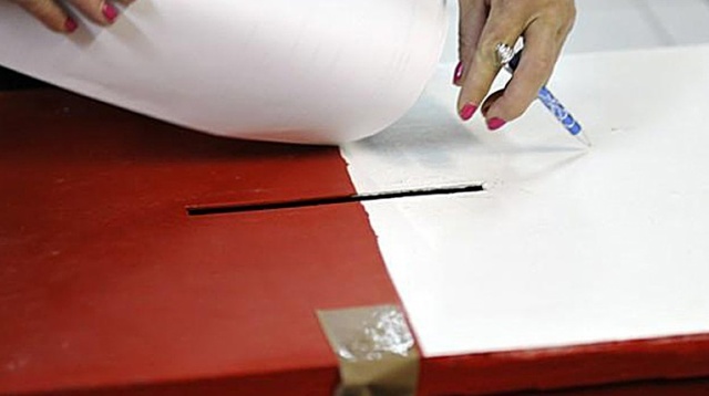 Gdyby wybory parlamentarne odbyły się w niedzielę, to Prawo i Sprawiedliwość zdobyłoby 30 proc. głosów, natomiast Platforma Obywatelska o jeden punkt procentowy mniej. Tak wynika z najnowszego sondażu instytutu Millward Brown.