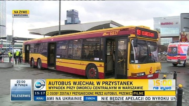 Do wypadku doszło w poniedziałek około 15 przy dworcu centralnym w Warszawie.