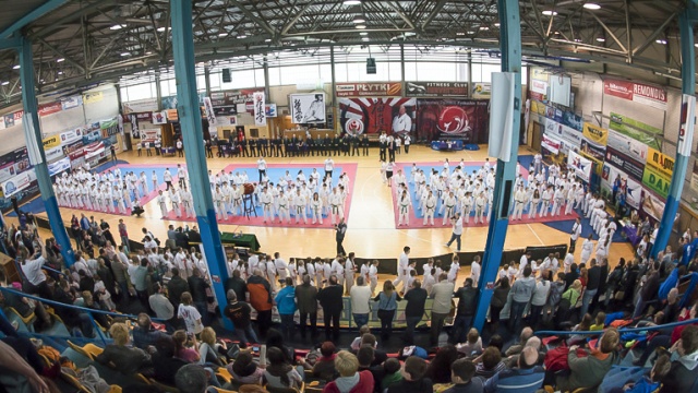 Karatecy opanowali w niedzielę halę przy ulicy Twardowskiego w Szczecinie. Ponad 300 zawodników z dwudziestu klubów bierze udział w Mistrzostwach Pomorza Karate Kyokushin.