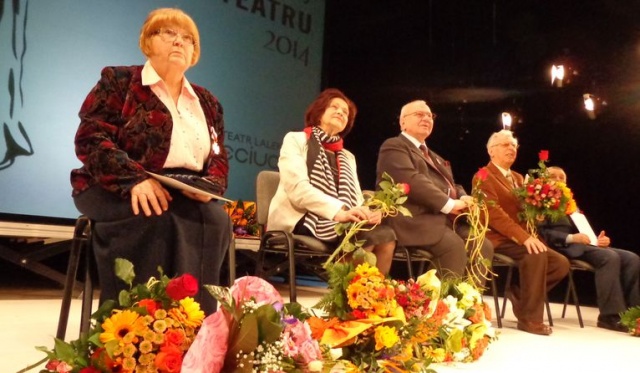 Jubileusz pracy artystycznej w Międzynarodowym Dniu Teatru obchodzili szczecińscy aktorzy. 55 lat temu Nina Grudnik, Bolesława Fafińska i Leszek Czyż po raz pierwszy wyszli na scenę. W poniedziałek znów się spotkali. Tym razem w Teatrze Lalek Pleciuga.