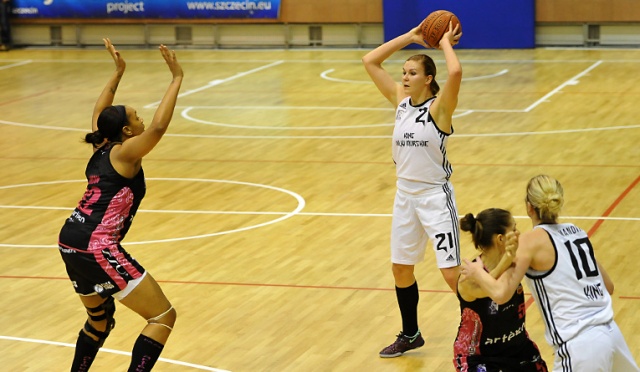 Koszykarki drużyny King Wilki Morskie Szczecin uległy liderowi Basket Ligi Kobiet. W środę wieczorem Wilczyce przegrały we własnej hali z Wisłą Kraków 57:77 w kolejnym meczu rozgrywek o mistrzostwo Polski.