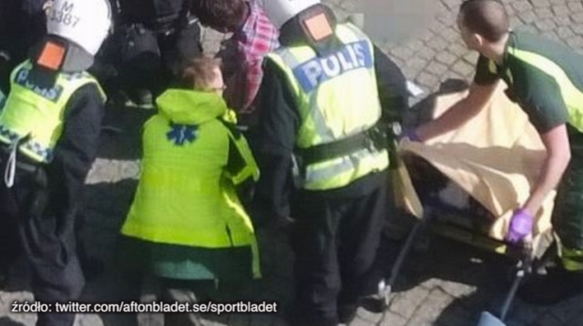 Tragedia w szwedzkim Helsingborgu. Podczas ulicznej bójki, do której doszło w niedzielę przed meczem Helsingborg-Djurgarden, zginął kibic - informuje TVN24.