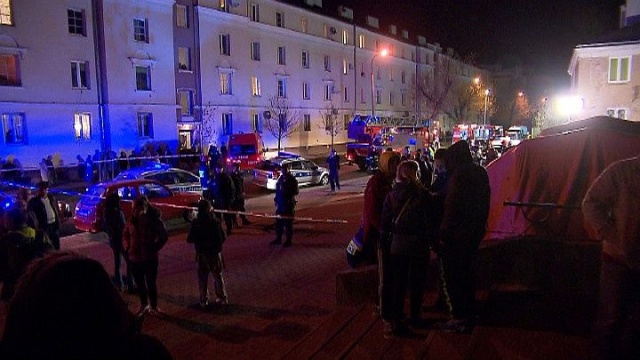 Inspektor budowlany zdecyduje, czy mieszkańcy warszawskiej kamienicy, w której doszło w piątek do wybuchu będą mogli wrócić do domów.