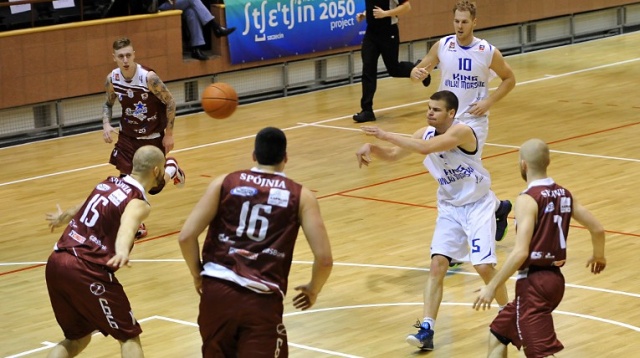 Stargardzianie pokonali w niedzielę na wyjeździe Termo-Rex Jaworzno 72:68 w drugim meczu fazy play-out.