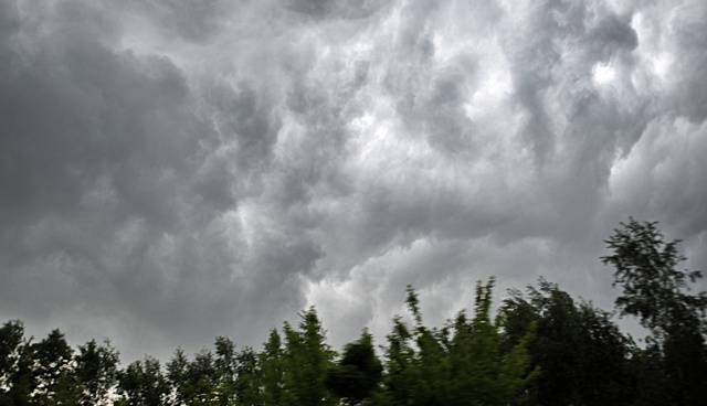 Huragan zerwał część dachu. Spółdzielnia dostała odszkodowanie, a pani Janina nie