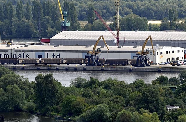 Parlamentarzyści Platformy Obywatelskiej chcą, aby wieczyste użytkowanie terenów przekształcić na własność. Dzięki temu, spółki portowe nie będą płacić ze wieczyste użytkowanie, a zapłacą podatek od nieruchomości.
