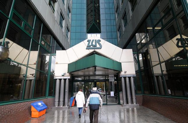 Mało Polaków deklaruje chęć pozostawienia składek w otwartych funduszach emerytalnych - pisze Dziennik Gazeta Prawna.