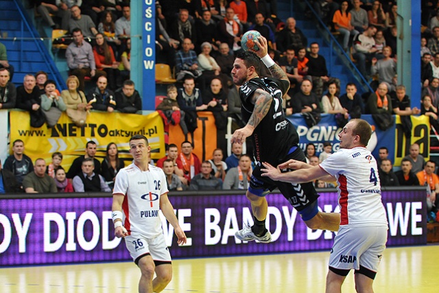 Piłkarze ręczni drużyny GAZ-SYSTEM Pogoń od wygranej rozpoczęli występy w fazie play-off rozgrywek o mistrzostwo Polski.