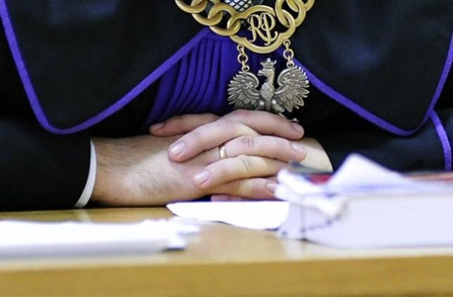 Rodzice 6-miesięcznej dziewczynki, która najprawdopodobniej zmarła z wygłodzenia, poczekają na proces w areszcie - tak zdecydował sąd. Matka i ojciec dziecka usłyszeli zarzuty znęcania się ze szczególnym okrucieństwem i nieumyślnego spowodowania śmierci córki. Nie przyznali się winy.