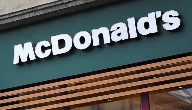 Sieć McDonald039s co roku zatrudni w Polsce tysiąc osób - donosi portal Newseria.
