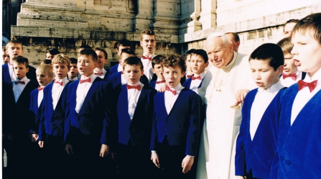 Paweł Muszyński, były chórzysta szczecińskich Słowików, miał okazję spotkać się z Janem Pawłem II i dla niego zaśpiewać. Spotkanie było przypadkowe, a doszło do niego 14 lat temu podczas konkursu chórów w Watykanie.