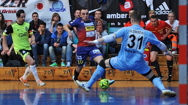 Halowi piłkarze Pogoni 04 przed tygodniem zdobyli po raz pierwszy w historii klubu srebrny medal w ekstraklasie futsalu, a w niedzielę będą walczyć o awans do finałowego turnieju Pucharu Polski.