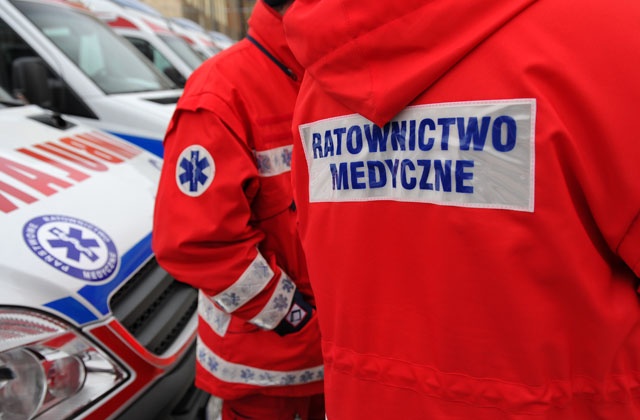 Dwie osoby nie żyją, a cztery są ciężko ranne po wypadku, do którego doszło w niedzielę ok. 13 pod Legnicą na Dolnym Śląsku.