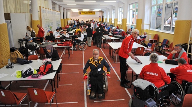 Trwa bój o przepustkę na Igrzyska Paraolimpijskie - w Szczecinie w hali przy ul. Litewskiej walczą uczestnicy Pucharu Świata w strzelectwie sportowym niepełnosprawnych ruchowo.