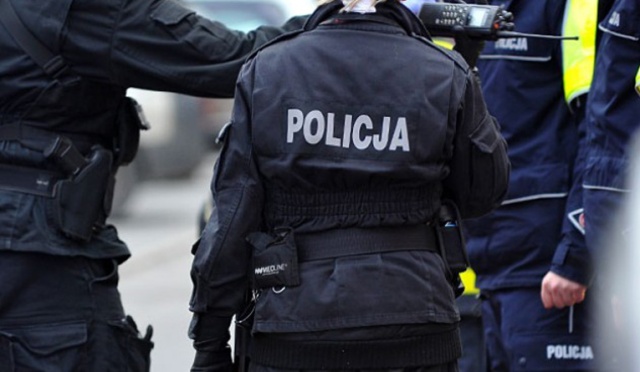 Matka tak pijana, że przewróciła się na ulicy spacerując z siedmioletnią córką. Zatrzymali ją śląscy policjanci. O sprawie informują ogólnopolskie media.