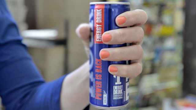 Na Litwie nieletni nie kupią energetyków. Parlament Litwy przegłosował zakaz sprzedaży napojów o wysokiej zawartości kofeiny osobom poniżej 18. roku życia - pisze The Wall Street Journal.