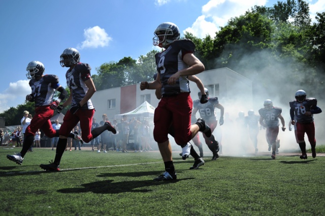 Futboliści Husarii rozgromili drużynę Cougars 34:7. Takim wynikiem zakończył się pierwszy w historii Szczecina derbowy pojedynek futbolu amerykańskiego.