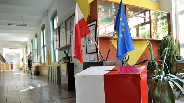 Z sondażu exit poll IPSOS dla TVN24 i TVP wynika, że wygrała Platforma Obywatelska, która uzyskała 32,8 proc. poparcia.