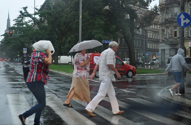 Według specjalistów z Rządowego Centrum Bezpieczeństwa, w ciągu dwóch dni w niektórych rejonach kraju spadnie tyle wody, ile zazwyczaj przez dwa miesiące.