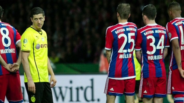 Lewandowski zadebiutuje w Bayernie przeciwko... Borussii [WIDEO]