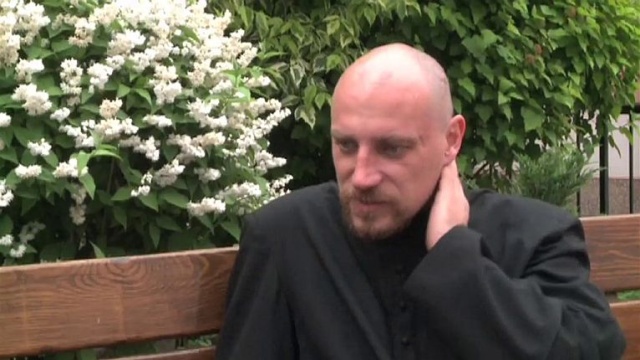 Grożono mu odcięciem ręki i powieszeniem, przetrzymywano w spartańskich warunkach. Ksiądz Paweł Witek, uwolniony w środę z rąk prorosyjskich separatystów w Doniecku, opowiada o swoich przeżyciach.