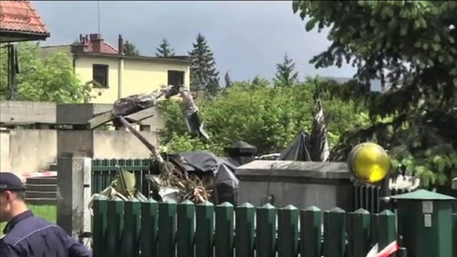 Tragedia w Bielsku-Białej. Na prywatnej posesji rozbiła się awionetka, dwie osoby nie żyją - informuje tvn24.