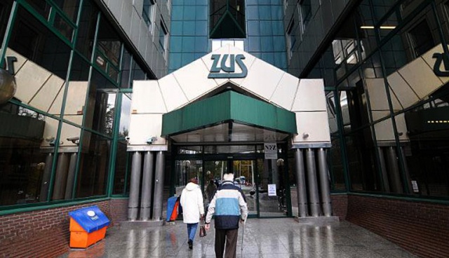 Zainteresowanie OFE nadal jest mizerne. W otwartych funduszach chce zostać niecałe 150 tys. z 14 mln przyszłych emerytów - takie dane publikuje poniedziałkowa Gazeta Wyborcza.