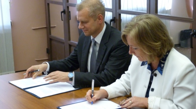 Uczniowie i absolwenci Zespołu Szkół Elektryczno-Elektronicznych w Szczecinie będą mieć praktyki w firmie Enea. W czwartek strony podpisały porozumienie o współpracy.