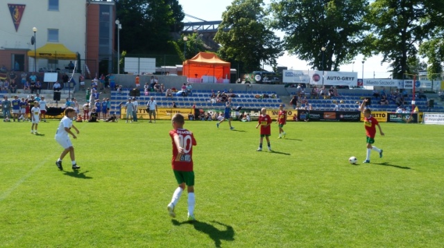 W grupie młodszych Algieria, a w starszych Argentyna wygrały Mini Mundial 2014 w Szczecinie. Algierię reprezenotwały maluchy z Kalisza Pomorskiego, a w ekipę Albicelestes wcieliły się dzieciaki z Choszczna. W nagrodę mistrzowie obejrzą październikowy mecz Polska - Niemcy z trybun Stadionu Narodowego w Warszawie.