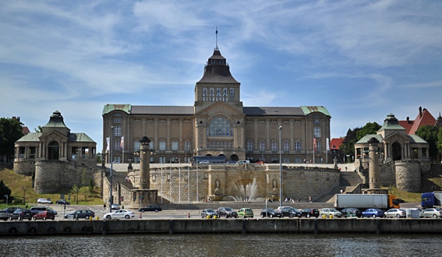 Teatr Współczesny w Szczecinie potrzebuje rozwodu z Muzeum Narodowym. Instytucja nie może dłużej funkcjonować w wynajmowanych pomieszczeniach - przyznali zgodnie goście magazynu Radio Szczecin na Wieczór.