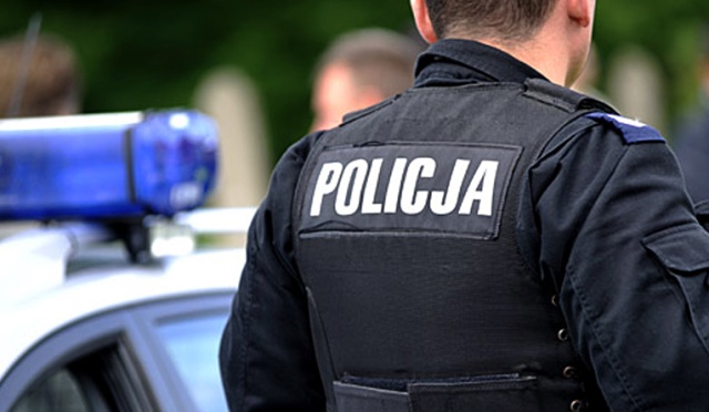 Ojciec, który zostawił swoją córkę na kilka godzin w samochodzie zaparkowanym na słońcu, na razie nie będzie przesłuchiwany. Nie pozwala na to stan mężczyzny - tak orzekł psychiatra, pod którego opiekę trafił 40-latek z Rybnika na Śląsku.