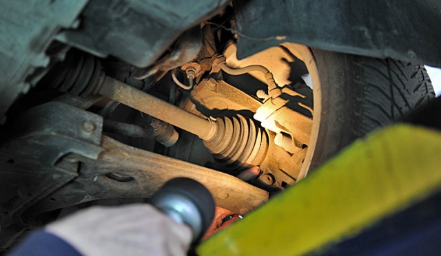 Części samochodowe ze skórek pomidorów chce produkować Ford. Amerykański koncern porozumiał się z producentem ketchupów, firmą Heinz - donosi Gazeta.pl.