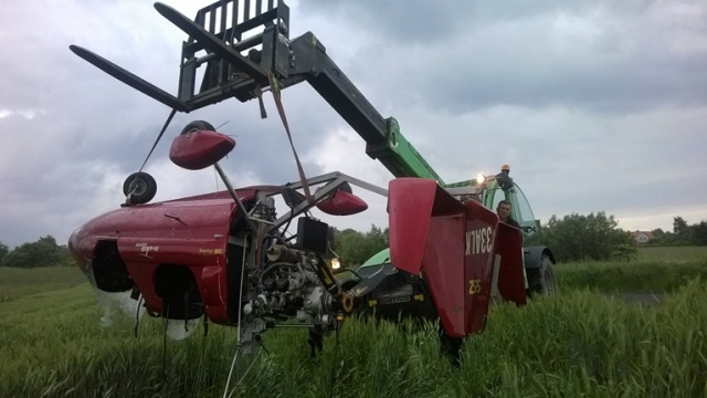 Nie zawahał się i ruszył na pomoc. Sołtys Noskowa uratował sławnego pilota [ZDJĘCIA, WIDEO]