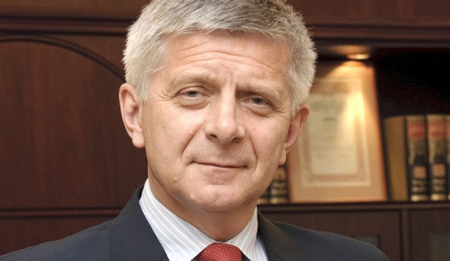 Prezydent spotkał się z prezesem Narodowego Banku Polskiego. Bronisław Komorowski oczekiwał wyjaśnień w sprawie nagranej rozmowy, jaką Marek Belka przeprowadził z szefem MSW. Kancelaria Prezydenta RP nie ujawnia szczegółów spotkania.